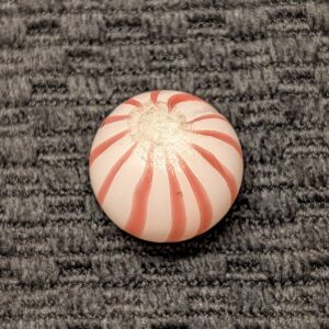 Exceptional 11/16" Well-Crafted 12 Red Lines Clambroth